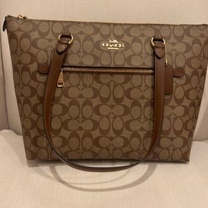 Coach Sig Gallery Tote